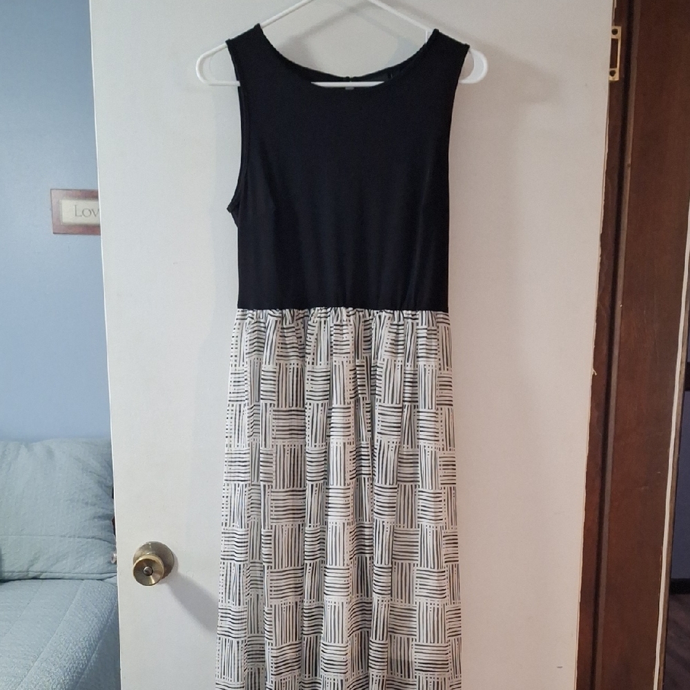 Apt. 9 Black and White Geometric Maxi Dress